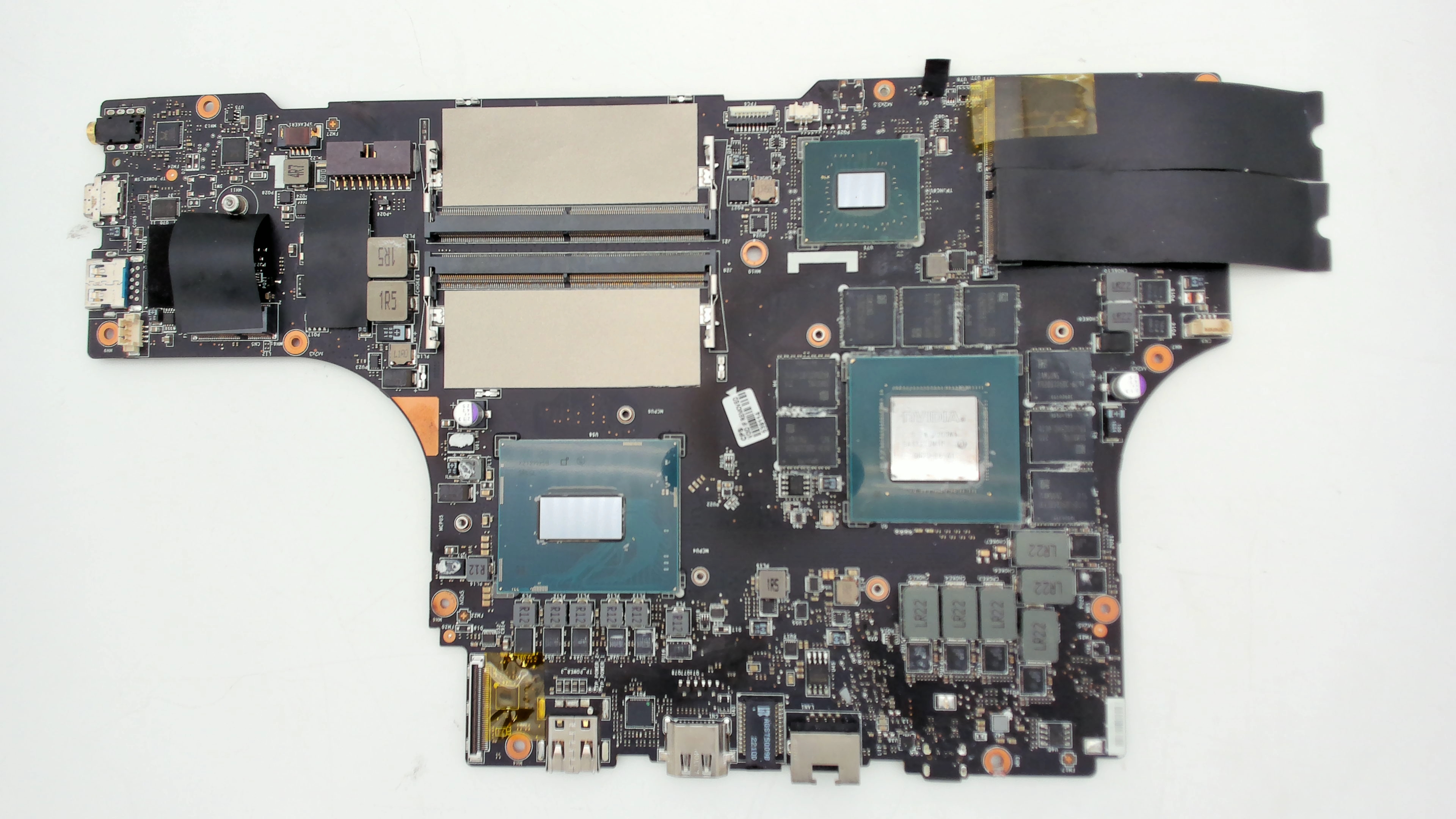 i7-6700GTX1660Ti6GB SSDハイブリッドHDD1TB MZPLJ1T6HBJR-FHHL_1000-2.jpg